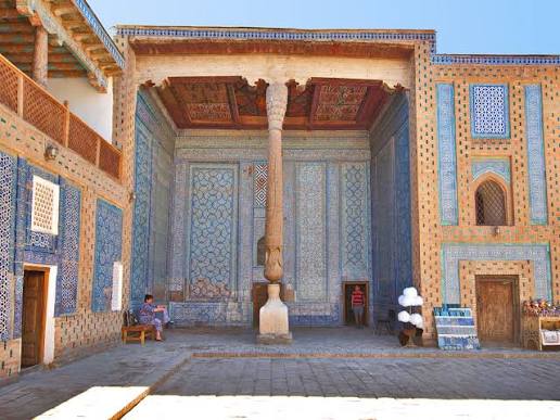 🏛️ Tosh Hovli Palace